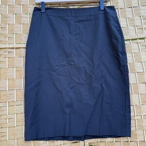 Ann Taylor Black Skirt Women’s Size 6 Exterior Virgin Wool (Lining is Different)